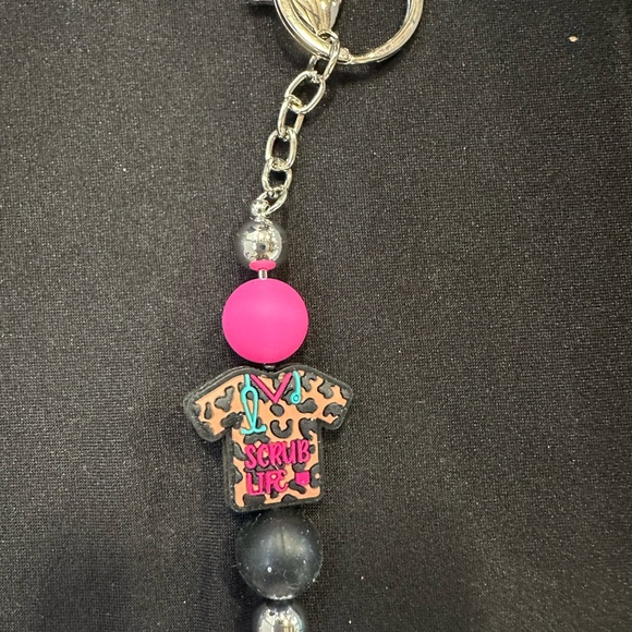 @Meranda_p_13 Badge Reels, Pens etc - Picture 2 of 10